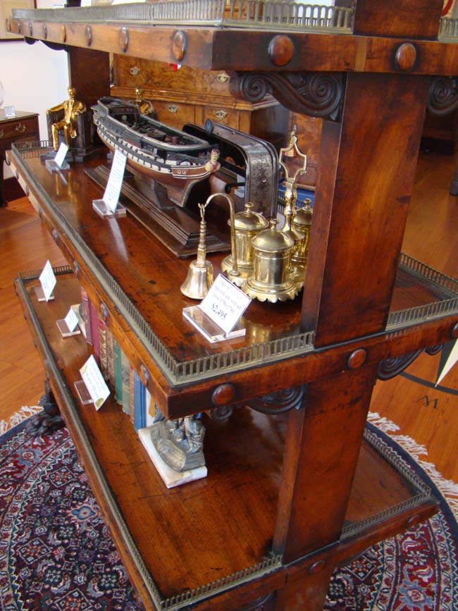 A fine early 19th century English mahogany three tiered etagere circa 1825 — image 6